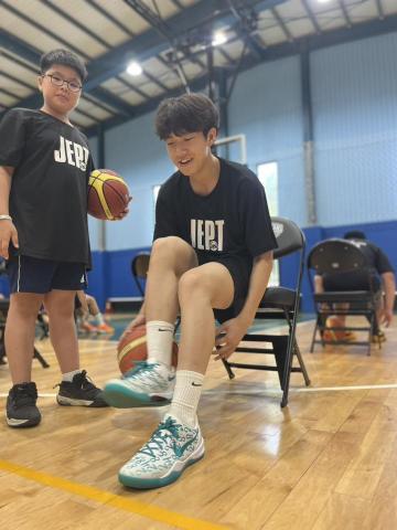 JEPT籃球技術訓練 - 亞霖教練示範運球