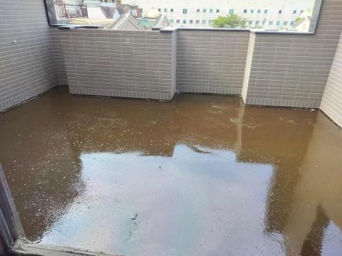 張紘瑋 - 露台防水PU