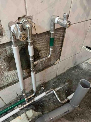 盛利水電工程 - 7/15 不鏽鋼壓接管線施工中 盛利水電工程 - 7/15 不鏽鋼壓接管線施工中