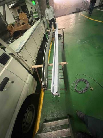 宏勝快速捲門工作室 - 捲門軌道（中柱）更換