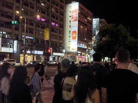 葉明諺 - 台北市府轉運站戶外帆布廣告