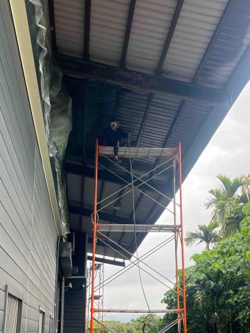 誠藝油漆工程行 - 鐵皮屋頂（黑色平光防鏽漆）