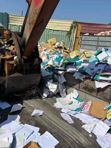 順泰資源回收有限公司 - 怪手夾病歷表的過程