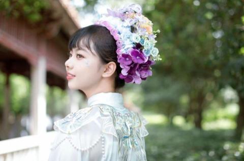 陳怡璇 - 有一些旅遊經驗 喜歡分享 圖為去廈門體驗簪花。