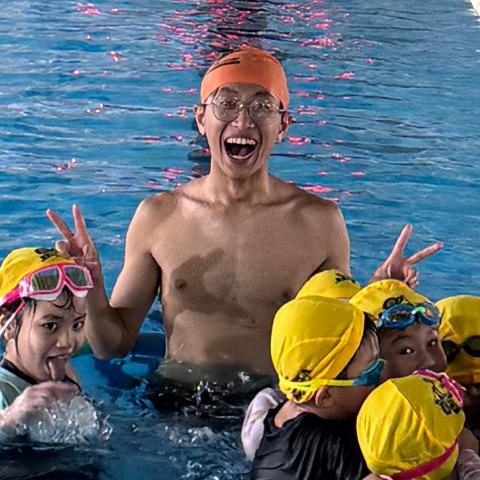 提供蝶式服務的專家鮭魚教練