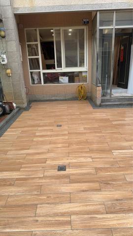 東毅工程 -  停車位整修貼黏木紋磚