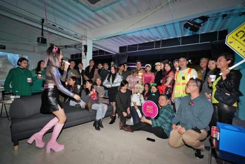 Vera Lee 李怡靜 - 擔任方成事股份有限公司企業內部活動主持人，負責節目開場、團隊互動橋段、抽獎流程與氣氛引導，以自然親切的語氣串聯團隊交流與活動亮點，提升現場參與感與凝聚力，展現主持人兼具節奏掌控與輕鬆互動的多元風格。