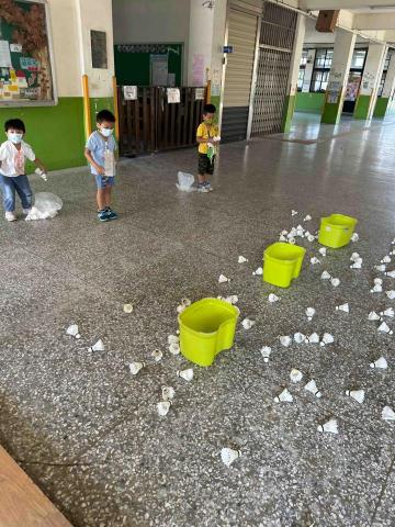 森 - 陪小朋友在戶外活動