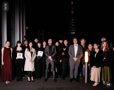 Vera Lee 李怡靜 - 擔任「地球的聲音」企業春酒活動雙語主持人，以中英文流暢引導現場流程，包含開場、貴賓介紹、表演串場、互動橋段與抽獎活動等。活動現場包含中外賓客，需即時切換語言並維持節奏與氣氛，確保活動順暢、來賓參與度高，展現穩定控場與雙語即時反應能力。