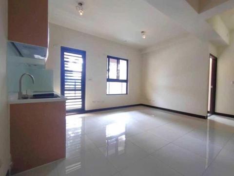 展晴工程行 - 業主希望能將原有的開放空間，劃分出額外的獨立房間與生活區域，因此我們採用了輕隔間系統，有效達成以下目標：
✅ 不破壞原結構
✅ 空間迅速分割
✅ 管線可藏於牆體
✅ 可日後調整、移除，彈性高