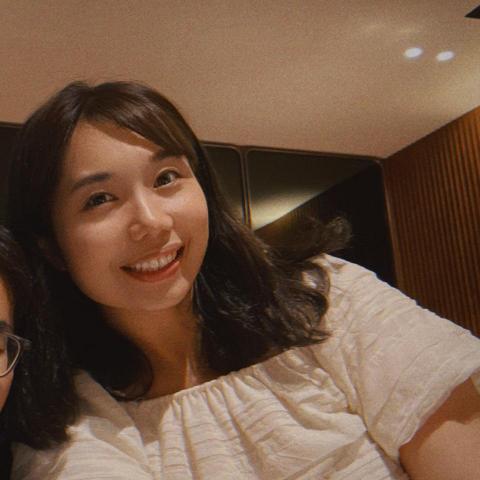 提供多少錢泰文服務的專家劉佳肜(Phoebe)