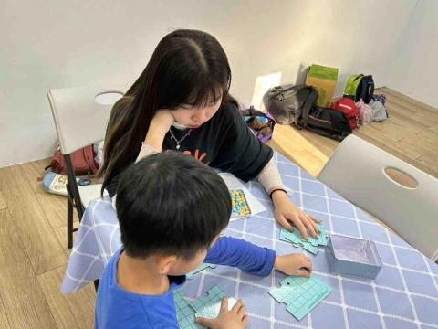 森 - 陪小朋友玩桌遊