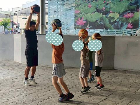 國家C級籃球教練、市立國小體育科任教師 - 