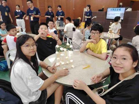 曾麟媗 - 到馬來西亞偏鄉國小教學-科技教育的課程