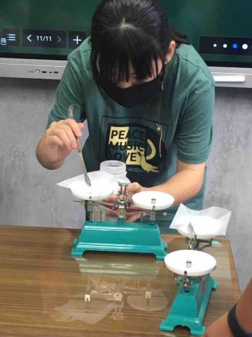曾麟媗 - 在補習班帶領國小生學習溶解度-溶解度實驗