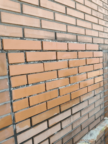 蕭景舟 - 桃園長榮大樓外牆拉皮（局部）（ 施工中，尚未上添縫劑 ）
