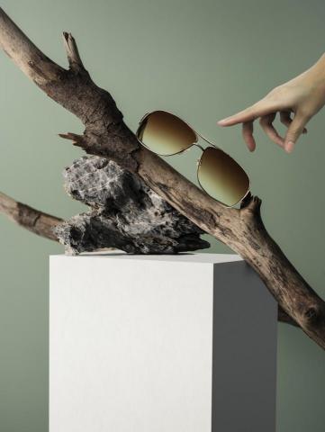 蔡森宇 - Oliver Peoples BENEDICT OV 1002S Gold - 商業攝影