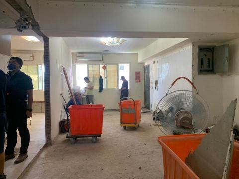 699專業拆除工程 - 廢棄物運輸，橘色大桶子裝載，垃圾不落地