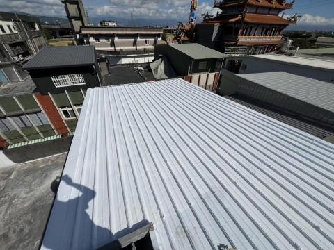 黃球球 - 頭城鐵皮屋頂隔熱 黃球球 - 頭城鐵皮屋頂隔熱