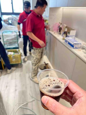 展璿空間整合室內設計 - 只有在裝修的案場才知道師父們的體力活，是多麼需要仰賴這些提升飲料，雖然主觀的刻板印象會讓許多業主不太喜歡，但畢竟這是讓他們可以有一整天的體力補充。