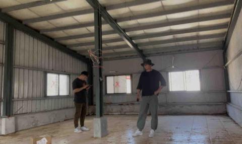 展璿空間整合室內設計 - 丈量現場 也不忘擺POS?