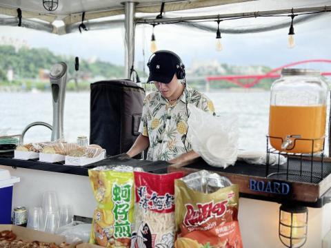 吳逸璿 (Edward) - People birthday at Boat Party