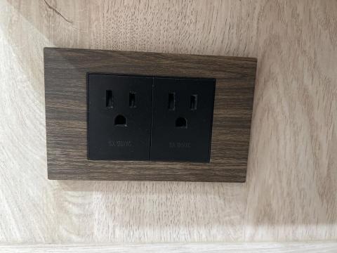 張先生 - 插座更換