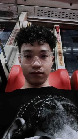 提供檢修服務的專家何天平