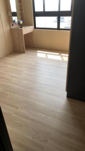 張先生 - 卡扣地板安裝