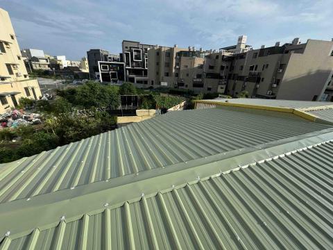 簡成勳 - 彰化鹿港 浪板翻新