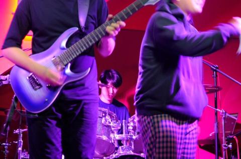 Ray Chiou - 河岸表演