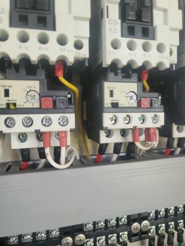 周秋宏 - 馬達接觸器更換