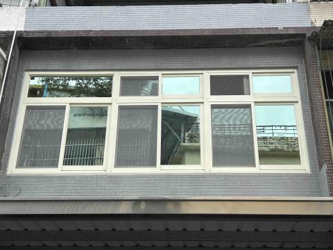 高瑞隆 - 陽台窗