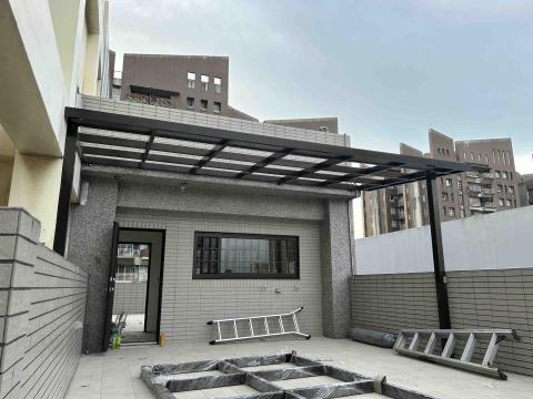 高瑞隆 - 不銹鋼烤漆雨遮