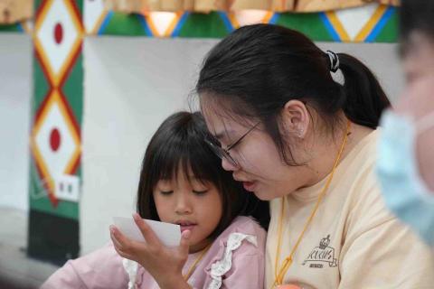 藍瑞秋 - 營隊時帶小朋友一起讀卡片