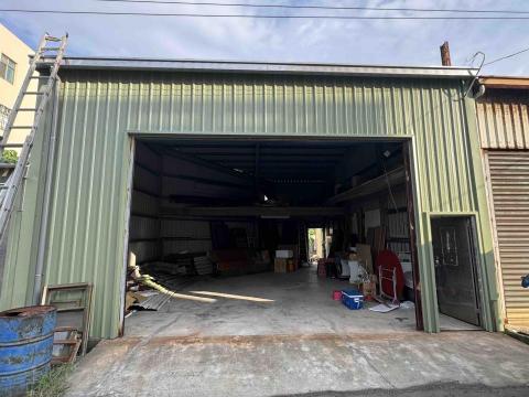 簡成勳 - 彰化鹿港 浪板翻新