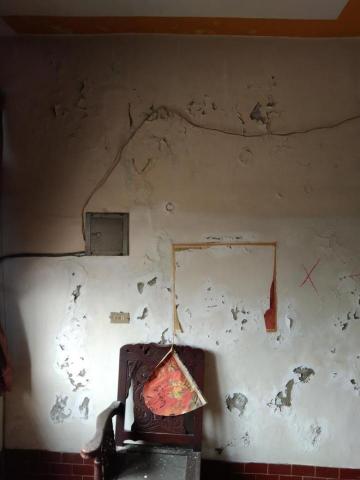 泉鋒工程行/黃鏵鋕 - 壁癌打除前