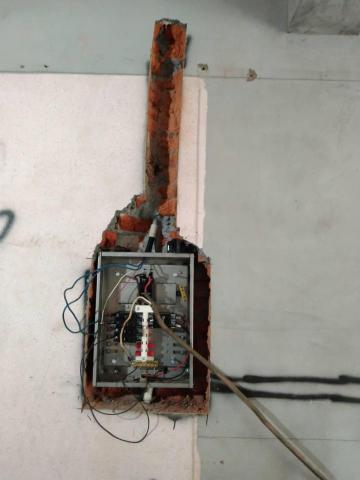 泉鋒工程行/黃鏵鋕 - 電箱加管溝打石