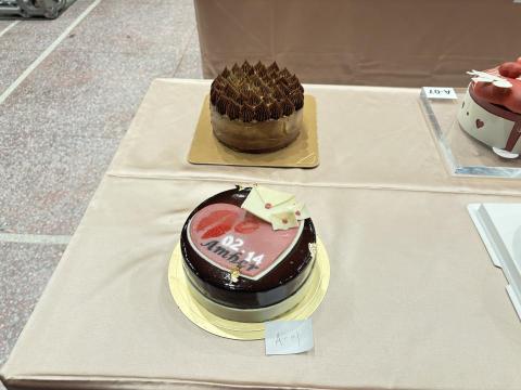 沫甜專業甜點工作室 - 產品：鏡面慕斯蛋糕
附加：巧克力飾片