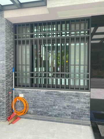 精匠金屬有限公司 - 防盜窗烤漆安裝