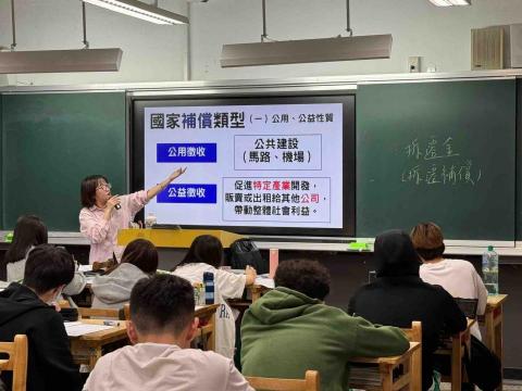 鄧靜脩 - 高中教學研習試教