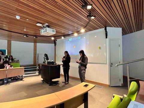 Eva Chan - 實體及線上逐步口譯現場