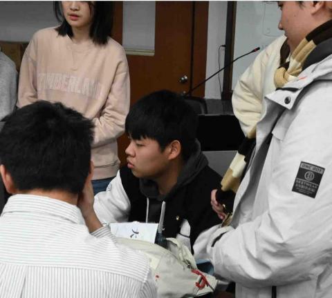 許凱皓 - 帶高中生營隊的照片