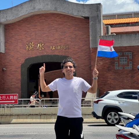 提供機車美容新北服務的專家 Rafael Gadea 甘榮方