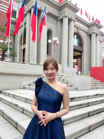 Ulla專業活動主持/影片製作 - *113年國慶大會主持人
* 具中英文雙語主持、記者會、 頒獎典禮、會議論壇、開幕、晚宴等主持經驗。