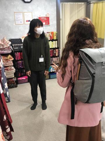 陳昱彤 - 在日本和服店工作。