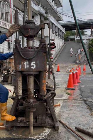 達人出任務 - 可噴漿鑽孔機,施工中,鑽孔深度3.5米以上 達人出任務 - 可噴漿鑽孔機,施工中,鑽孔深度3.5米以上