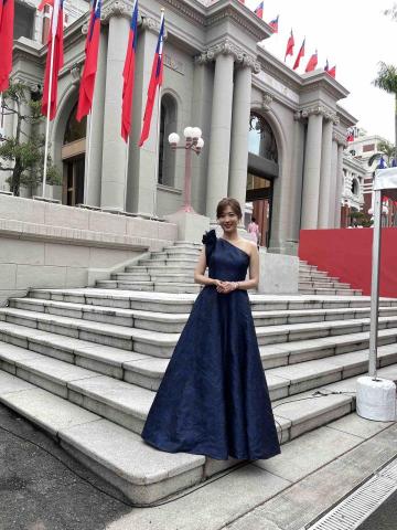 Ulla專業活動主持/影片製作 - *113年國慶大會主持人
* 具中英文雙語主持、記者會、 頒獎典禮、會議論壇、開幕、晚宴等主持經驗。