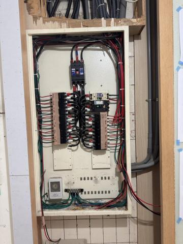 林昱琮 - 新設無熔絲開關 !!  架設新品中!!