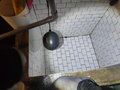 湯偉勝 - 水塔清洗後，恢復原本最初的面貌